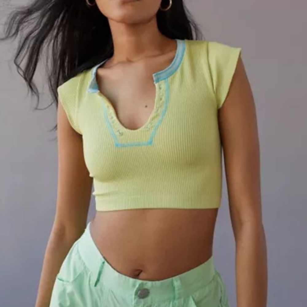 Light green Urban Outfitters go for gold seamless top